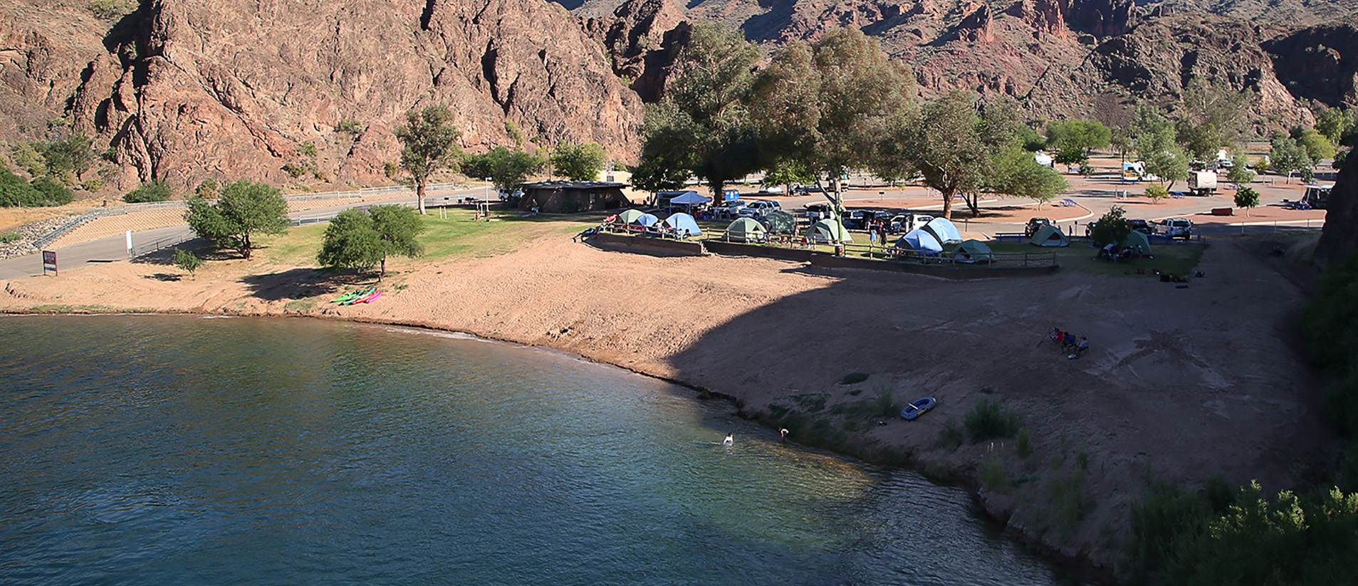 The shoreline and campground at River Island State Park